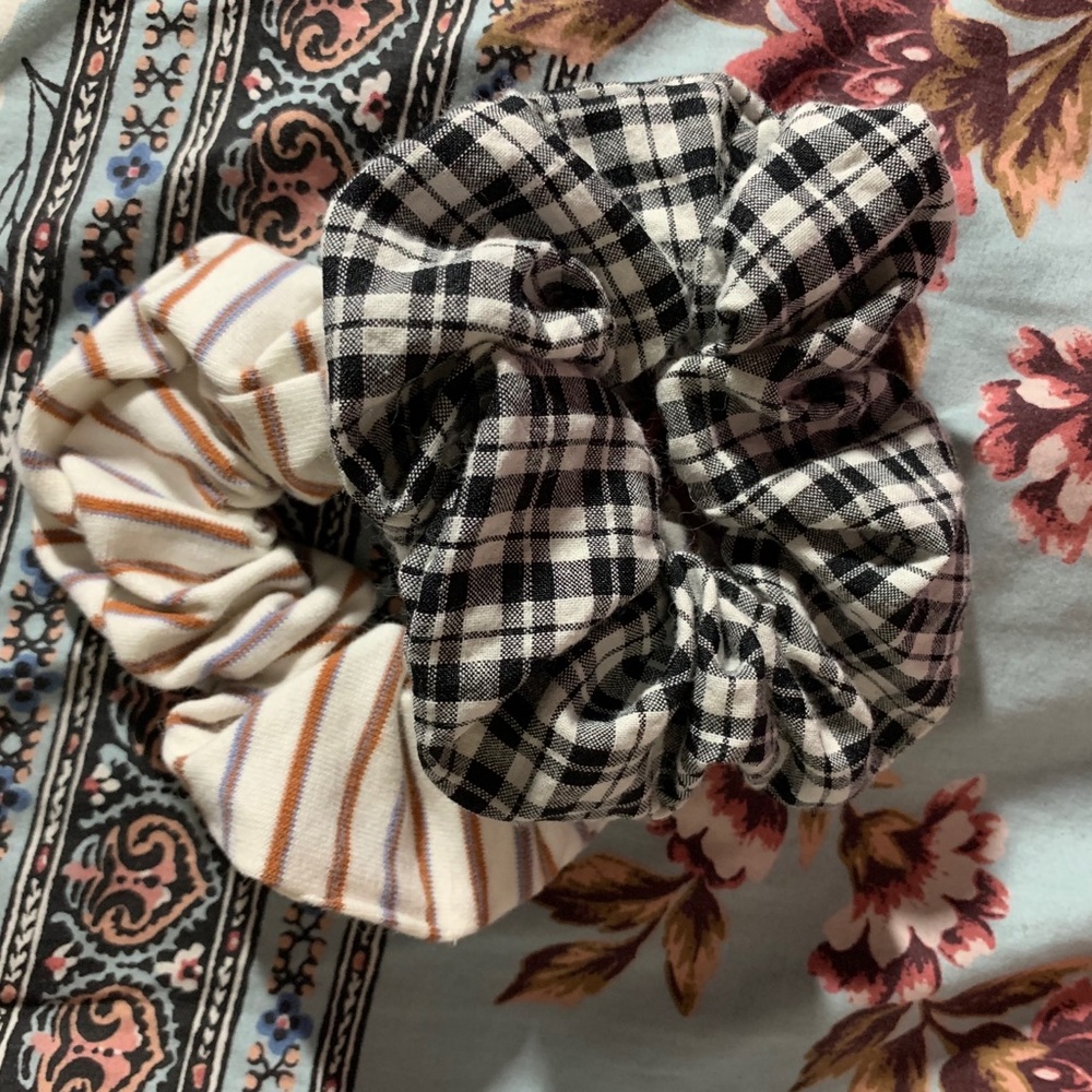 Scrunchie Set - Picture 2 of 4